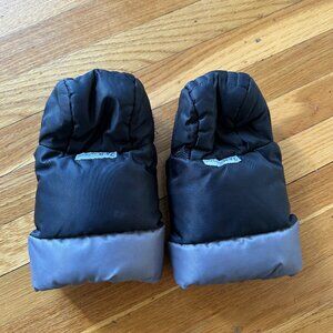 7 A.M. Enfant Warmmuffs - Black
